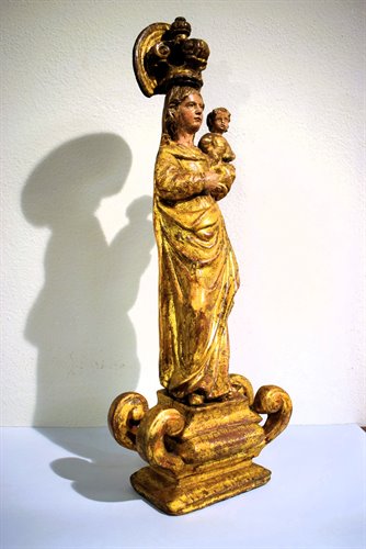 "Vierge à l'Enfant "  Sculpture en bois sculpté et doré